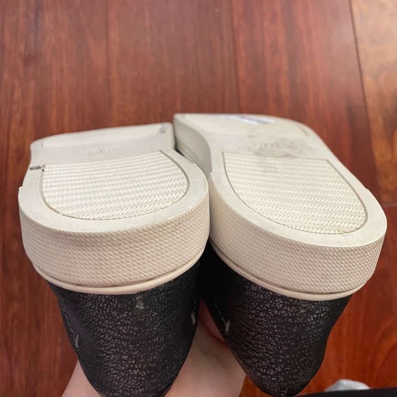 Frye Ivy Slip On Sneakers in Pewter Metallic Silver Size 7 - Picture 8 of 8